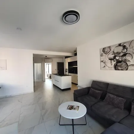 Betty's Luxus - 2 Pools Apartament