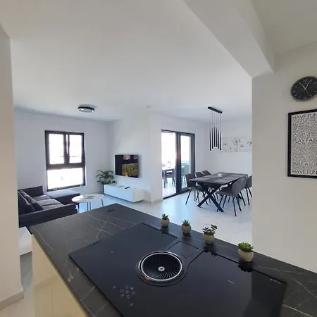 Betty's Luxus - 2 Pools Apartament *