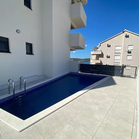 Betty's Luxus - 2 Pools * تروغير