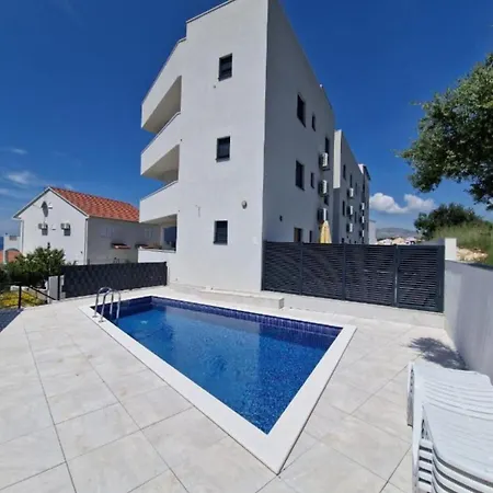 Betty's Luxus - 2 Pools Apartament Trogir