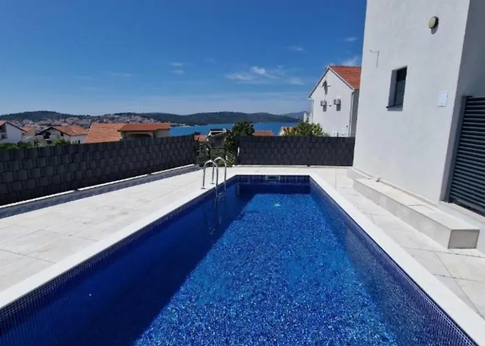 Betty's Luxus - 2 Pools Lejlighed *