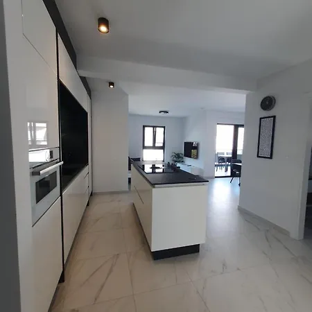 Betty's Luxus - 2 Pools Apartment *