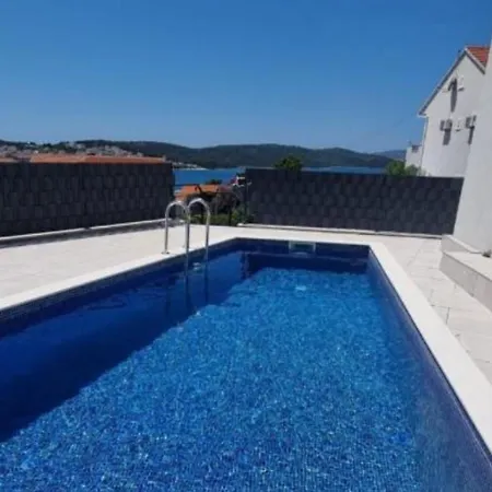 Betty's Luxus - 2 Pools 아파트 *