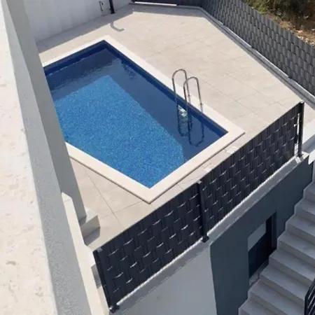 Betty's Luxus - 2 Pools 아파트 *