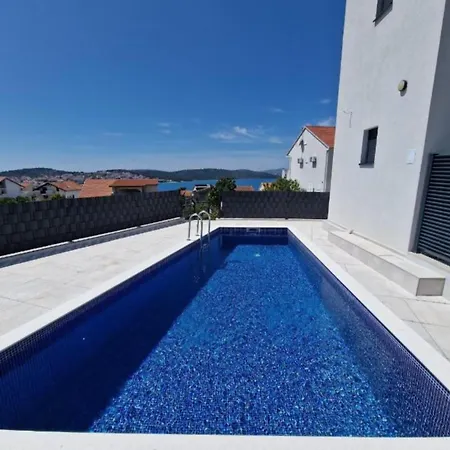 Betty's Luxus - 2 Pools Apartment *