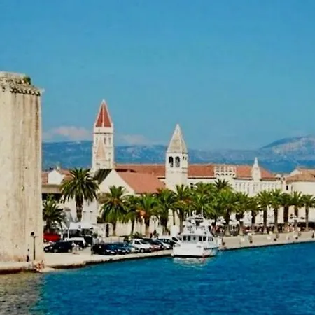 Betty's Luxus - 2 Pools 아파트 *