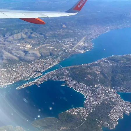 Betty's Luxus - 2 Pools 아파트 트로기르