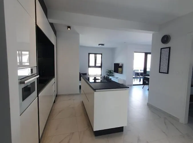 Betty's Luxus - 2 Pools Apartment *