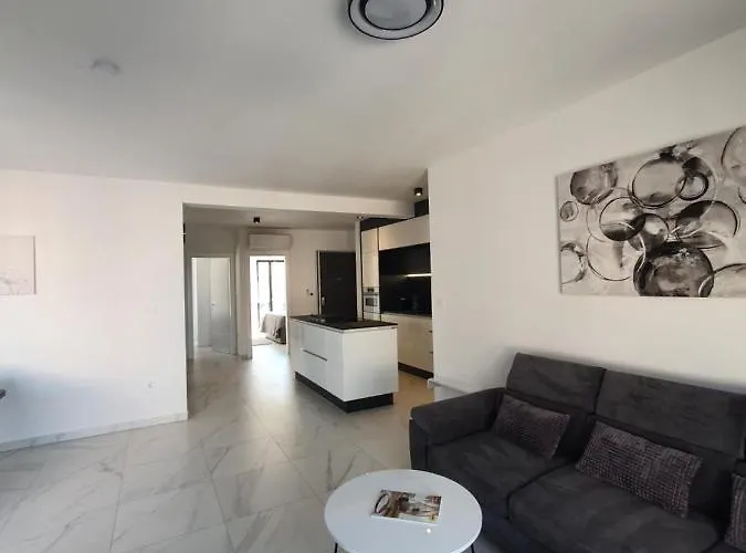 Betty's Luxus - 2 Pools Apartment