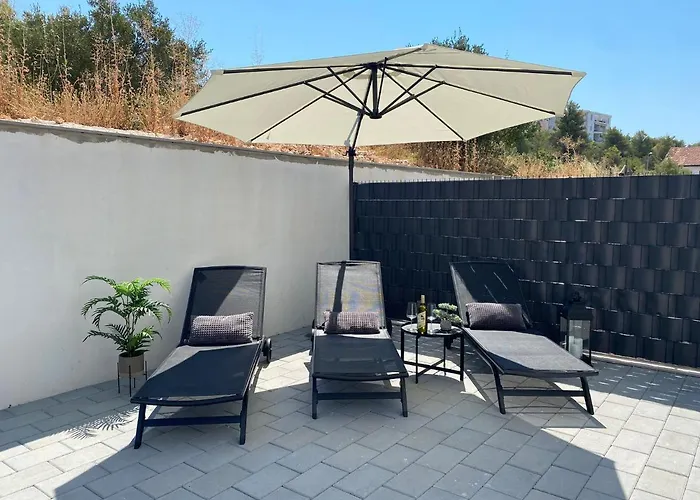 Betty's Luxus - 2 Pools Apartment