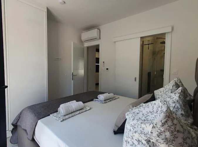 Betty's Luxus - 2 Pools * Trogir