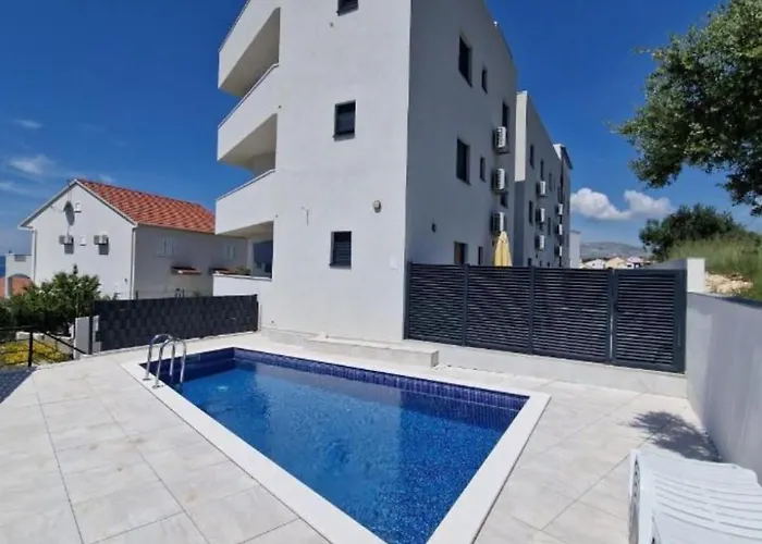 Betty's Luxus - 2 Pools Apartament Trogir